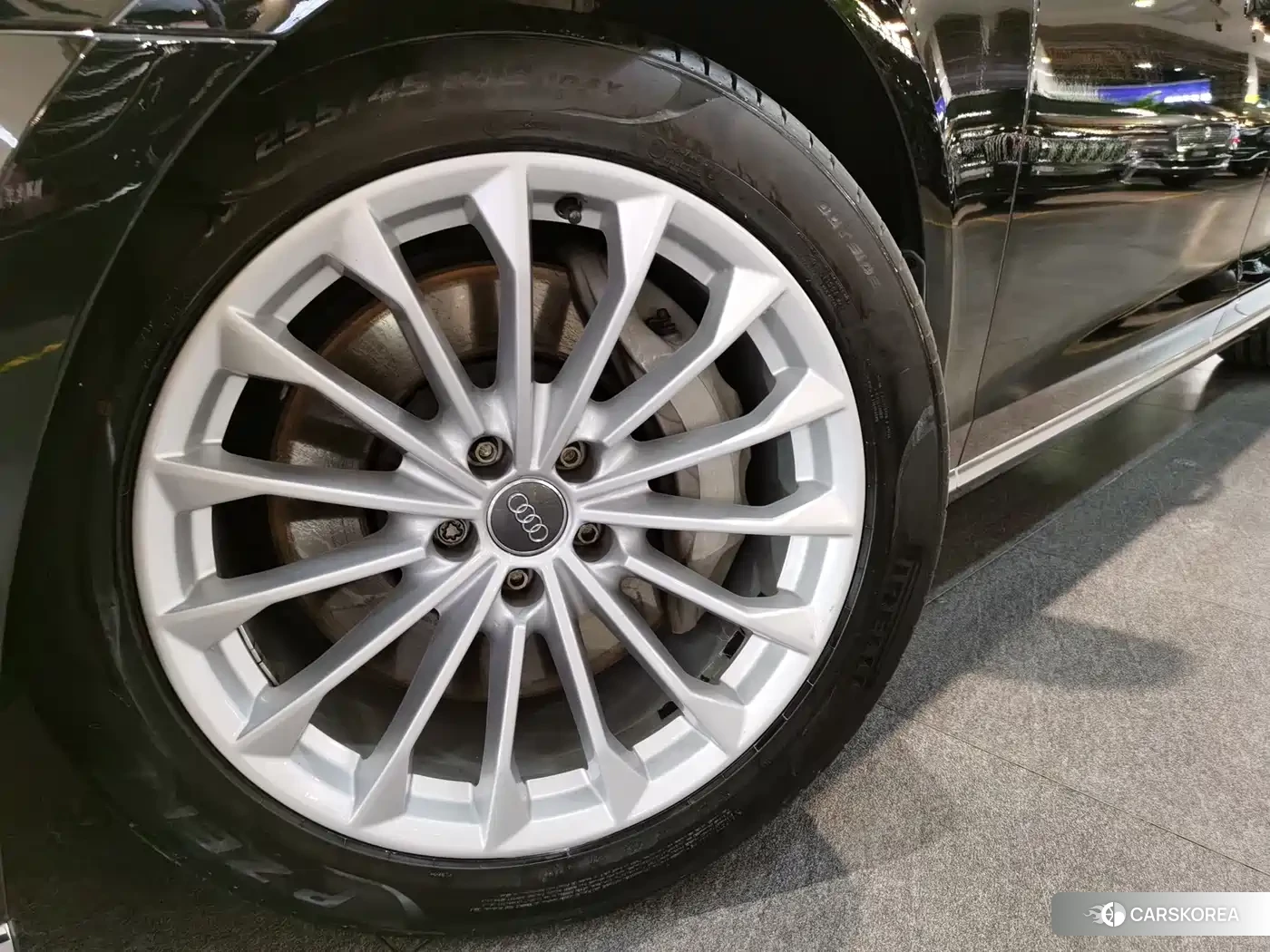 Audi A8 id 4583865 из Китая 8