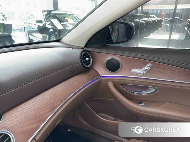 Mercedes-Benz E-class 2022 Черный из Китая, фото 3