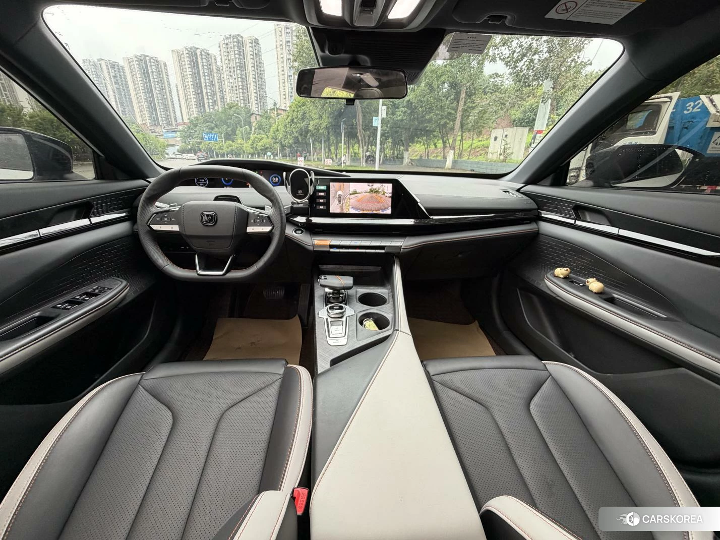 Chang'an UNI-V 2023 Белый из Китая, фото 3