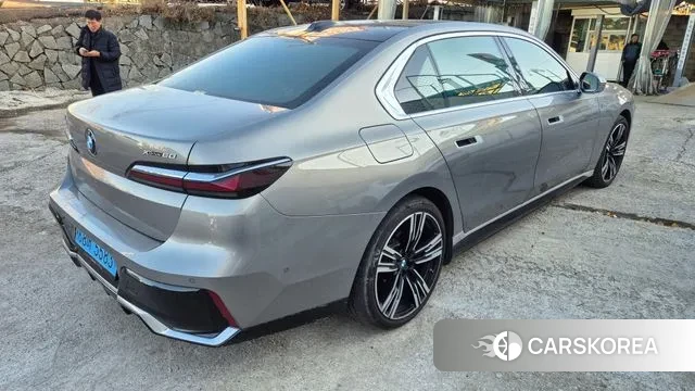 BMW i7 (G70) 2023 Серебряный из Кореи, фото 3