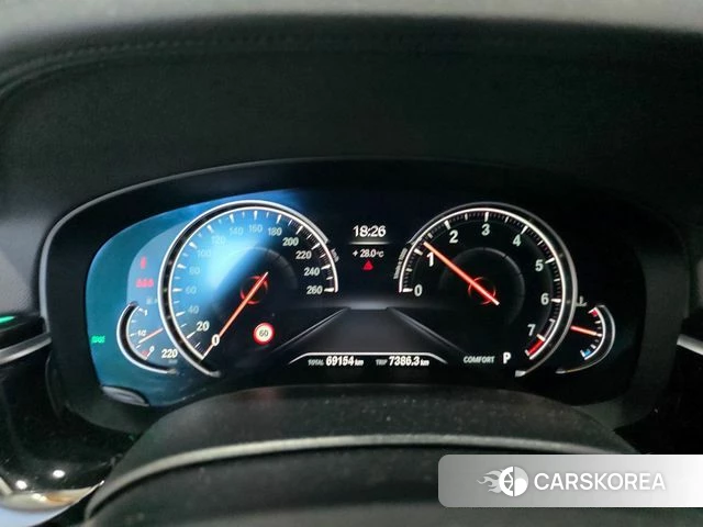BMW 5 Series (G30) id 4403559 из Кореи 9