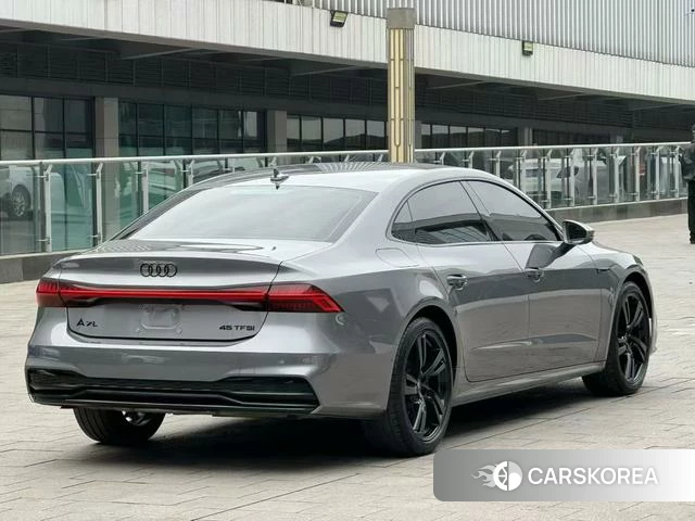 Audi A7L 2024 Серебристо-серый из Китая, фото 3