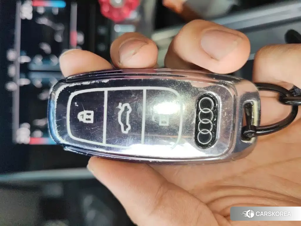 Audi A6L id 4680725 из Китая 14