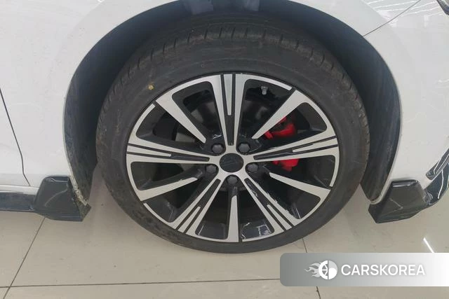 Geely Automobile Xingrui 2025 Белый из Китая, фото 5