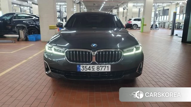 BMW 5 Series (G30) 2023 Серый из Кореи, фото 3