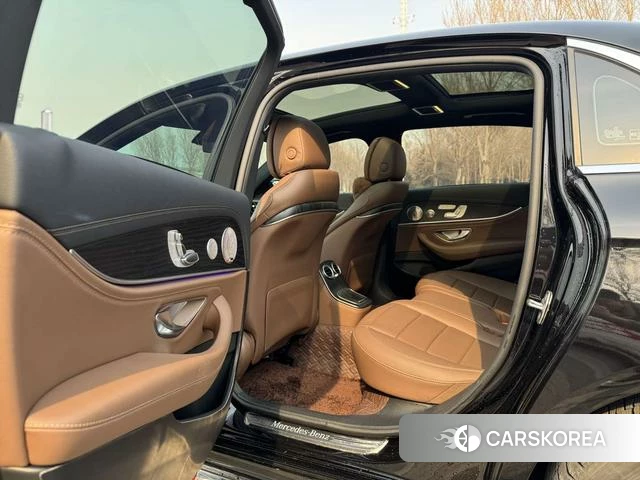 Mercedes-Benz E-class 2023 Черный из Китая, фото 3