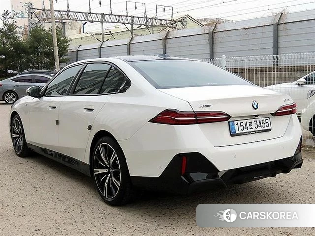 BMW 5 Series (G60) id 3792367 из Кореи 13