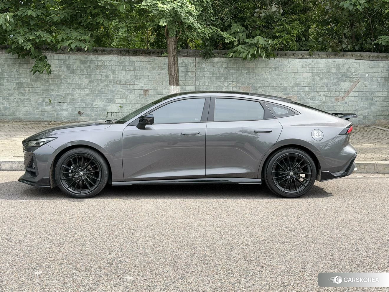 Chang'an UNI-V 2023 Темно-серый из Китая, фото 3