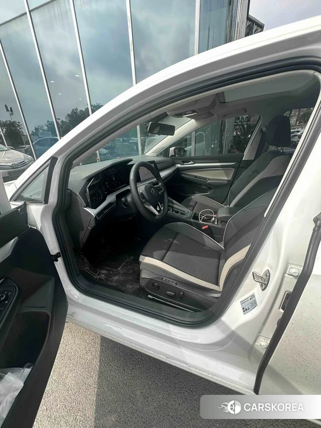 Volkswagen Golf 2024 Белый из Китая, фото 3