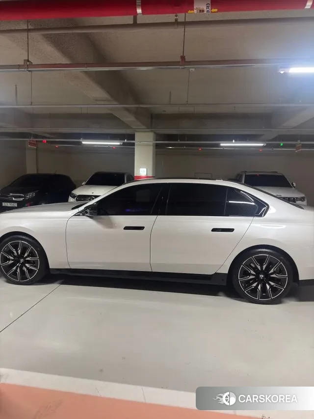 BMW 7 Series (G70) 2023 Белый из Кореи, фото 6