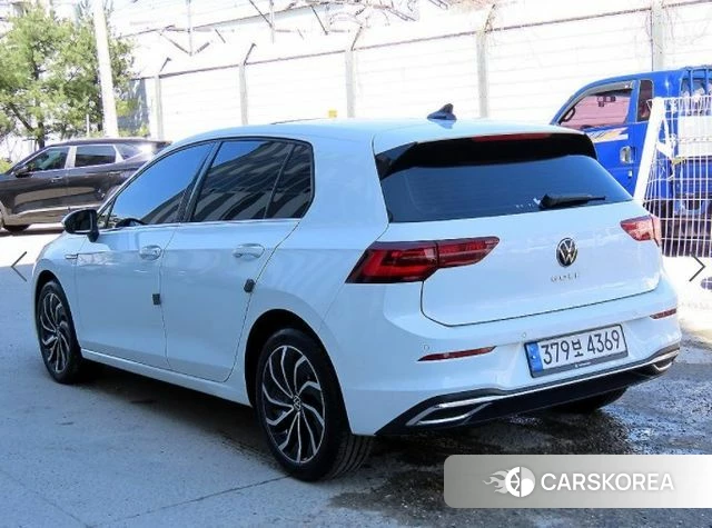 Volkswagen Golf 8th Generation 2024 Белый из Кореи, фото 3