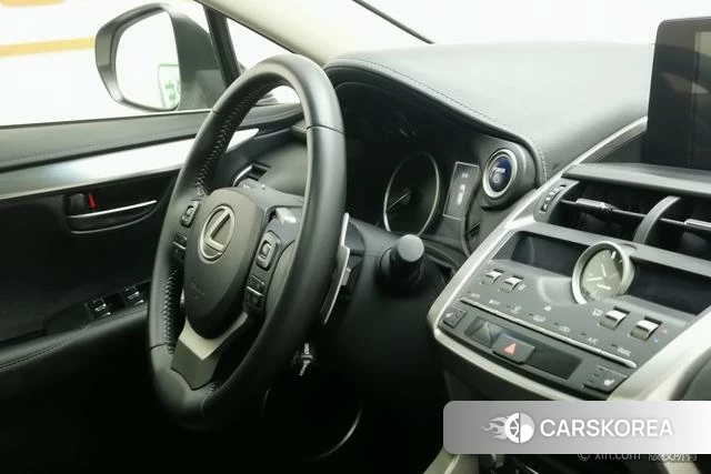 Lexus NX id 4210692 из Китая 17