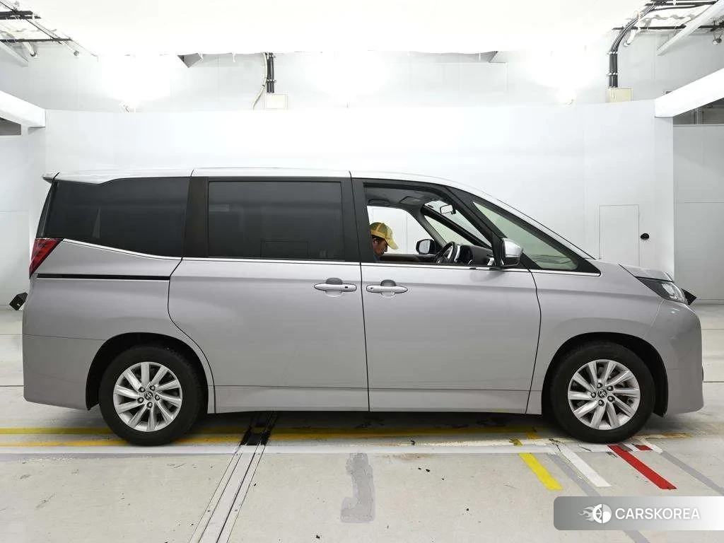 Toyota Noah 2023 из Японии, фото 3