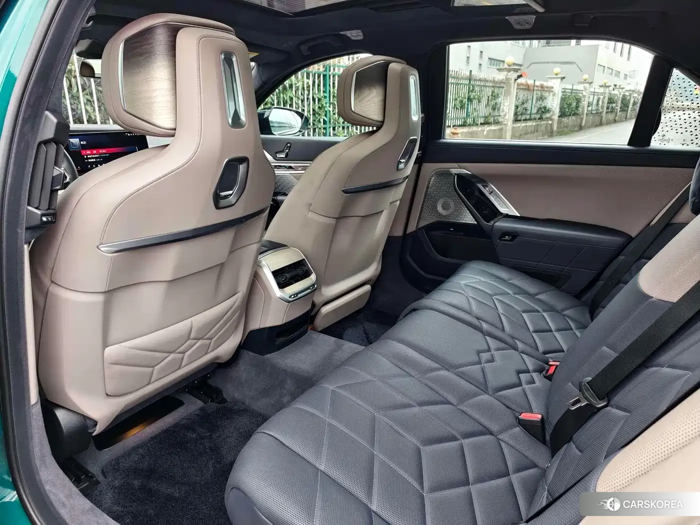 BMW i7 M70L id 4547324 из Китая 13