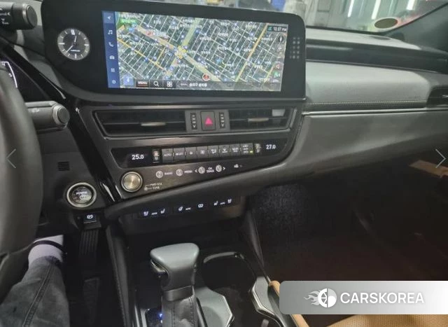 Lexus ES300h 7th generation 2023 Серебристо-серый из Кореи, фото 3