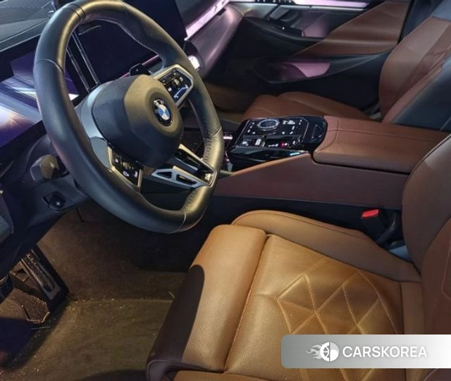 BMW 5 Series (G60) 2024 Белый из Кореи, фото 3