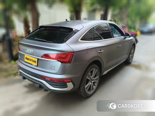 Audi Q5L Sportback 2022 Черный из Китая, фото 3