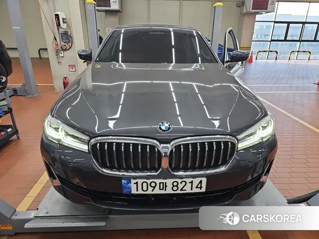 BMW 5 Series (G30) 2023 Серый из Кореи, фото 3