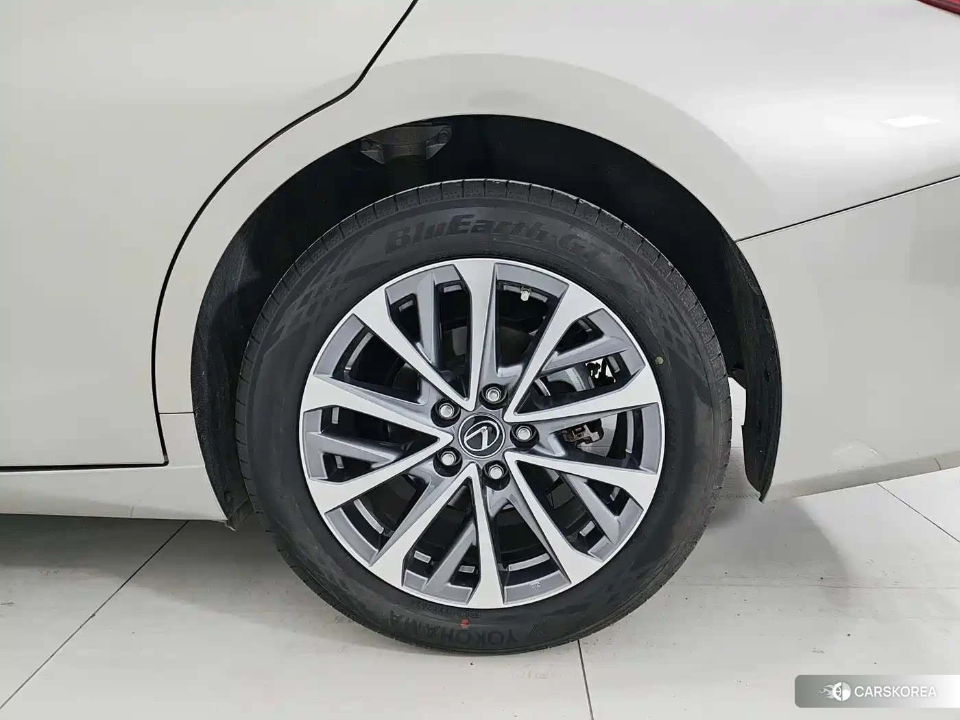 Lexus ES id 4515468 из Китая 14