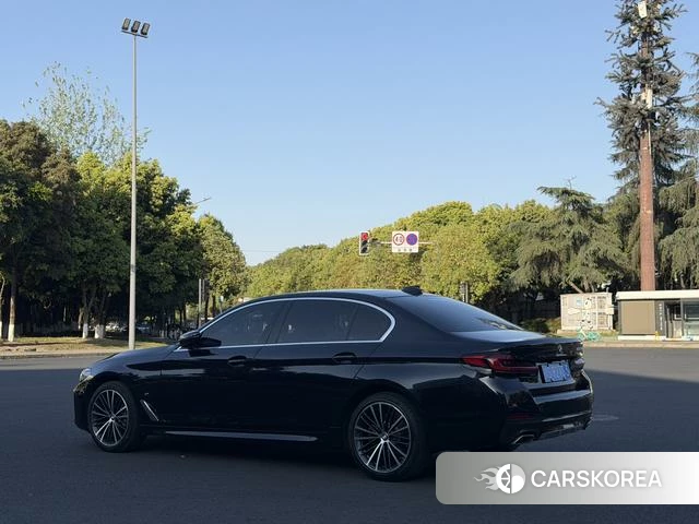 BMW 5 series 2022 Черный из Китая, фото 3