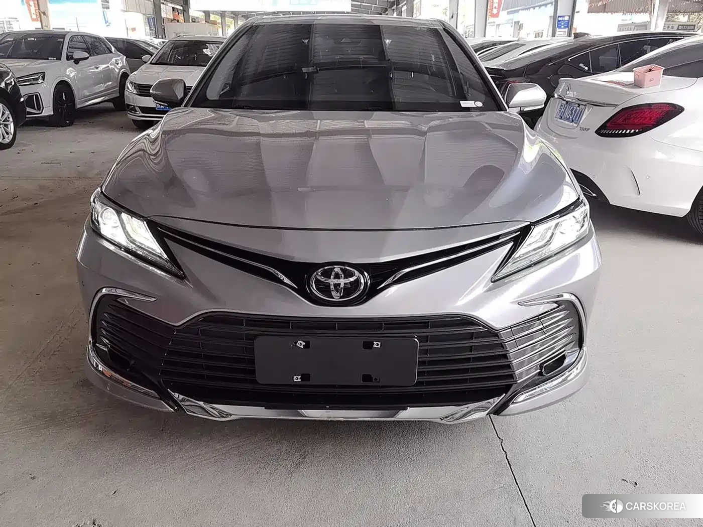 Toyota Camry 2023 Champagne/brown из Китая, фото 3