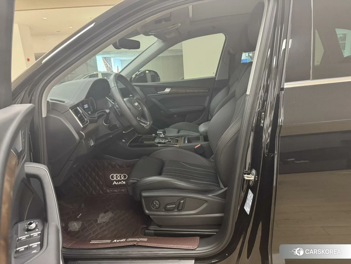 Audi Q5L 2021 Черный из Китая, фото 3