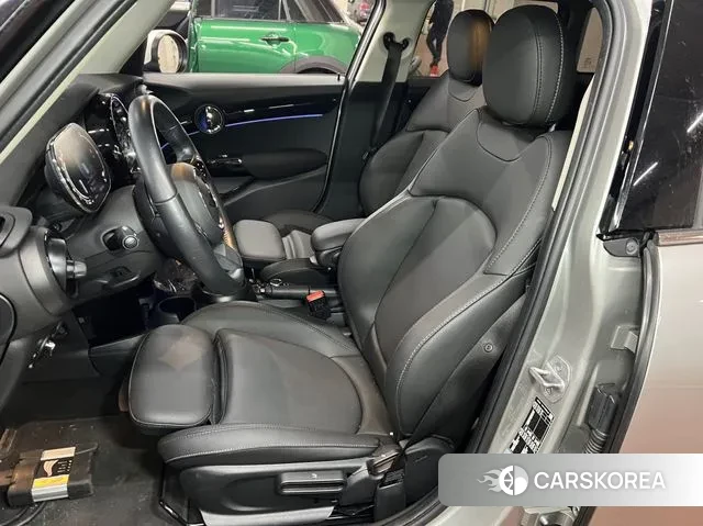 Mini Cooper 2024 Серебряный из Кореи, фото 3