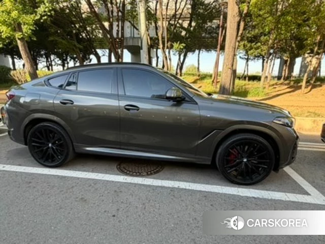 BMW X6 (G06) 2025 Золотой из Кореи, фото 3