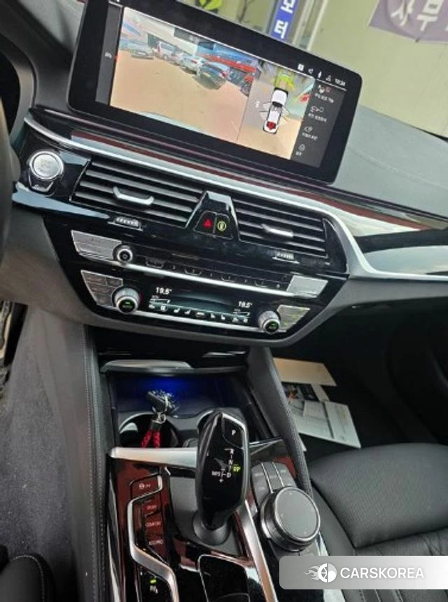 BMW 5 Series (G30) 2023 Белый из Кореи, фото 3