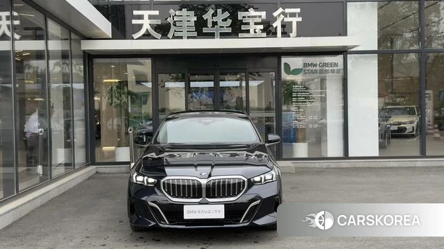 BMW 5 series 2025 Черный из Китая, фото 3