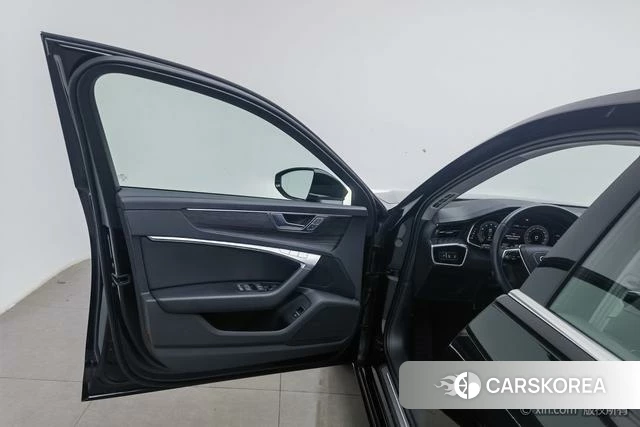 Audi A6L id 4257936 из Китая 17