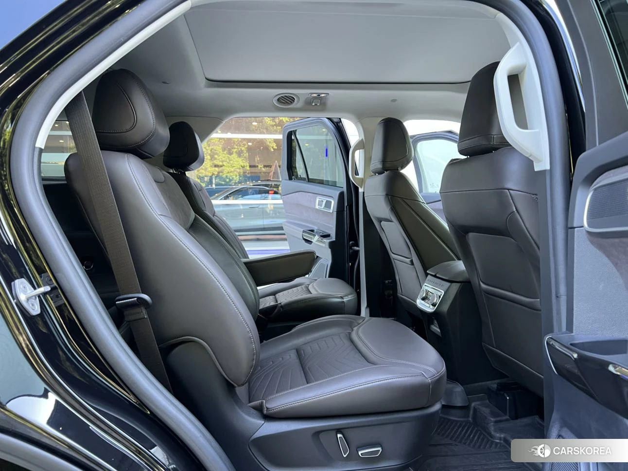 Ford Explorer 2024 Черный из Китая, фото 3
