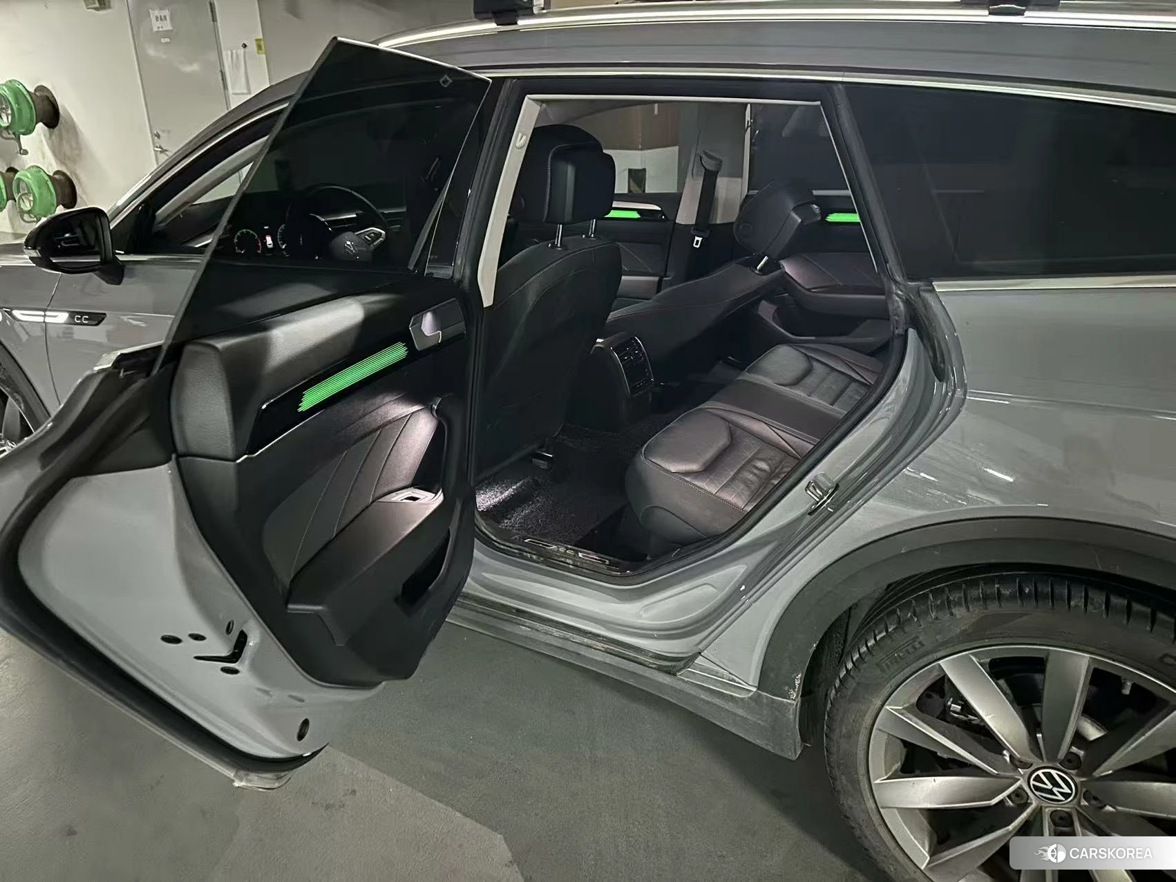 Volkswagen CC 2022 Темно-серый из Китая, фото 4