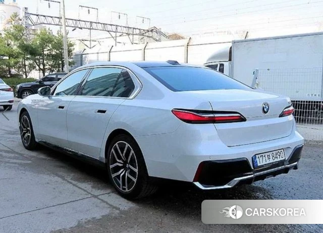 BMW 7 Series (G70) id 3897099 из Кореи 13