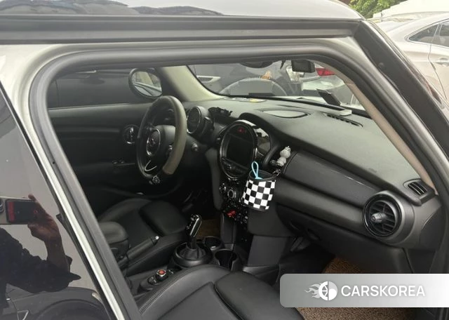 Mini Cooper D 2019 Светло-серебряный цвет из Кореи, фото 3