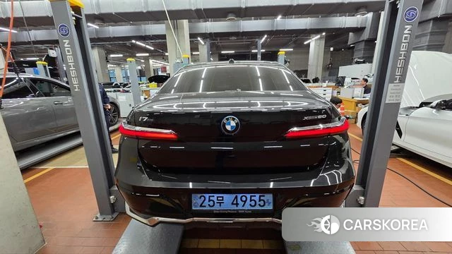 BMW i7 (G70) 2023 Черный из Кореи, фото 3