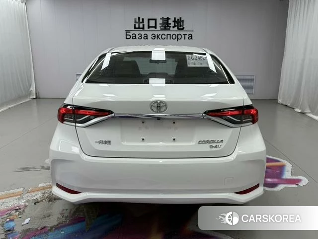 Toyota Corolla 2022 Белый из Китая, фото 3