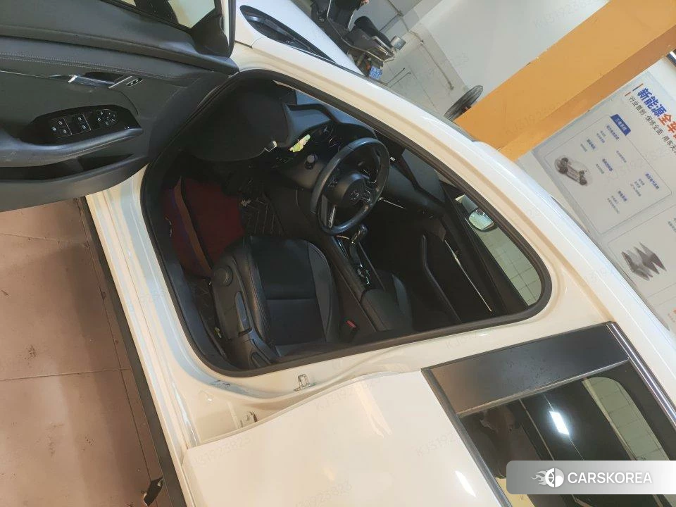 Mazda 3 Angkesaila 2022 Белый из Китая, фото 3