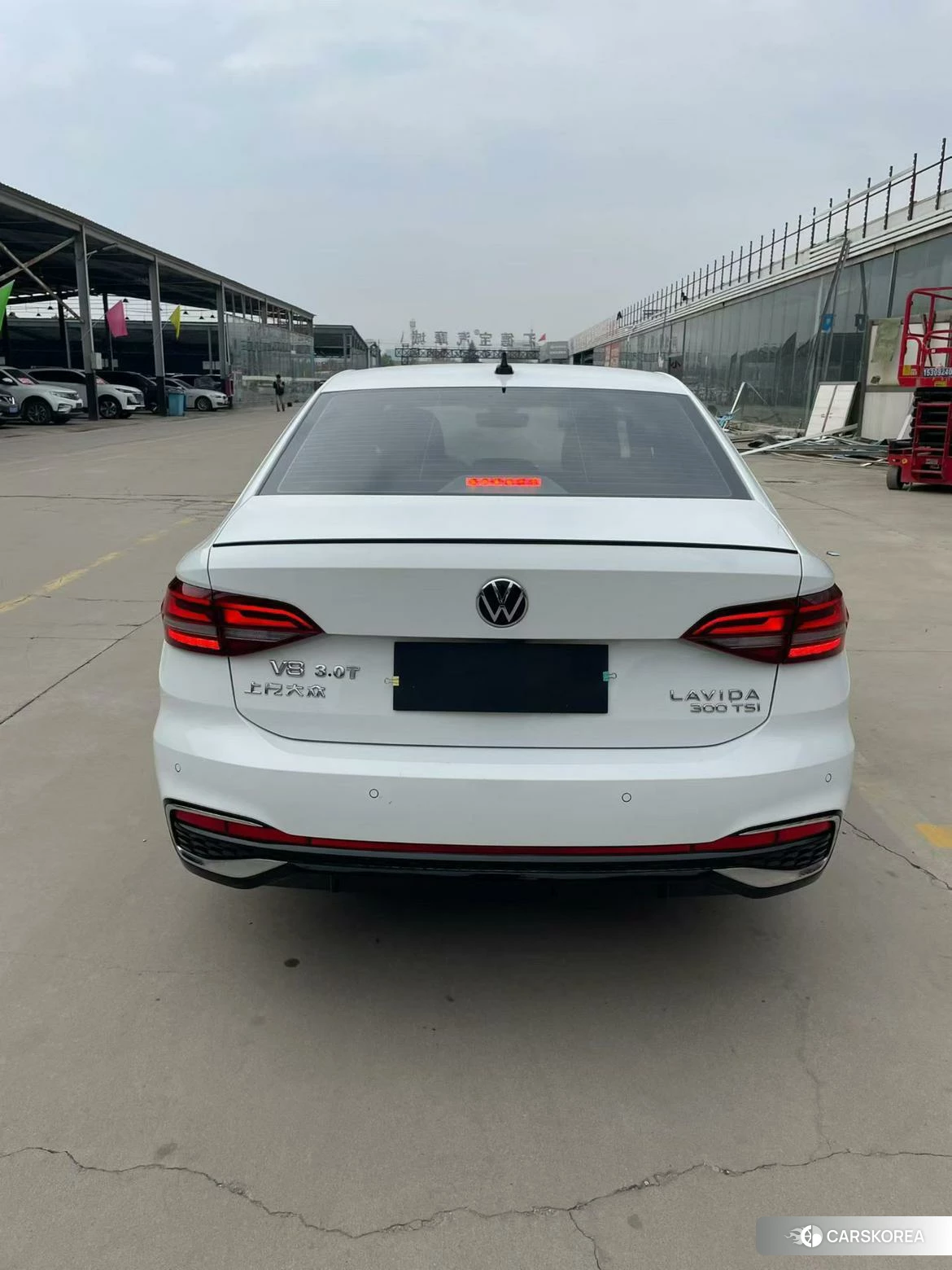Volkswagen Lavida 2023 Белый из Китая, фото 3