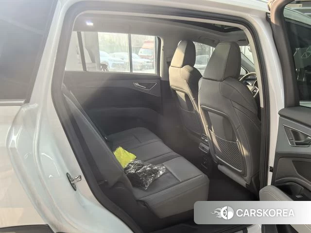 Audi Q5 e-tron id 4240208 из Китая 11