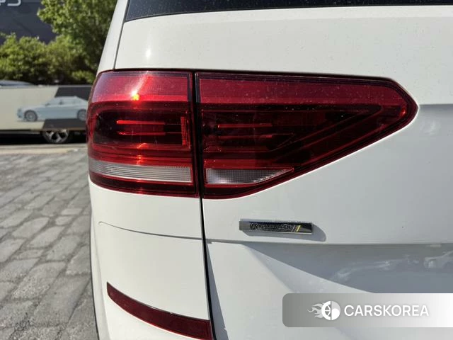 Volkswagen Touran L id 4272818 из Китая 16