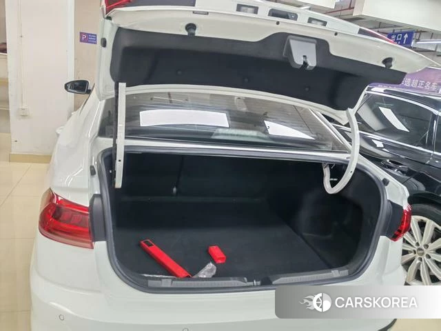 Volkswagen Bora 2024 Белый из Китая, фото 3