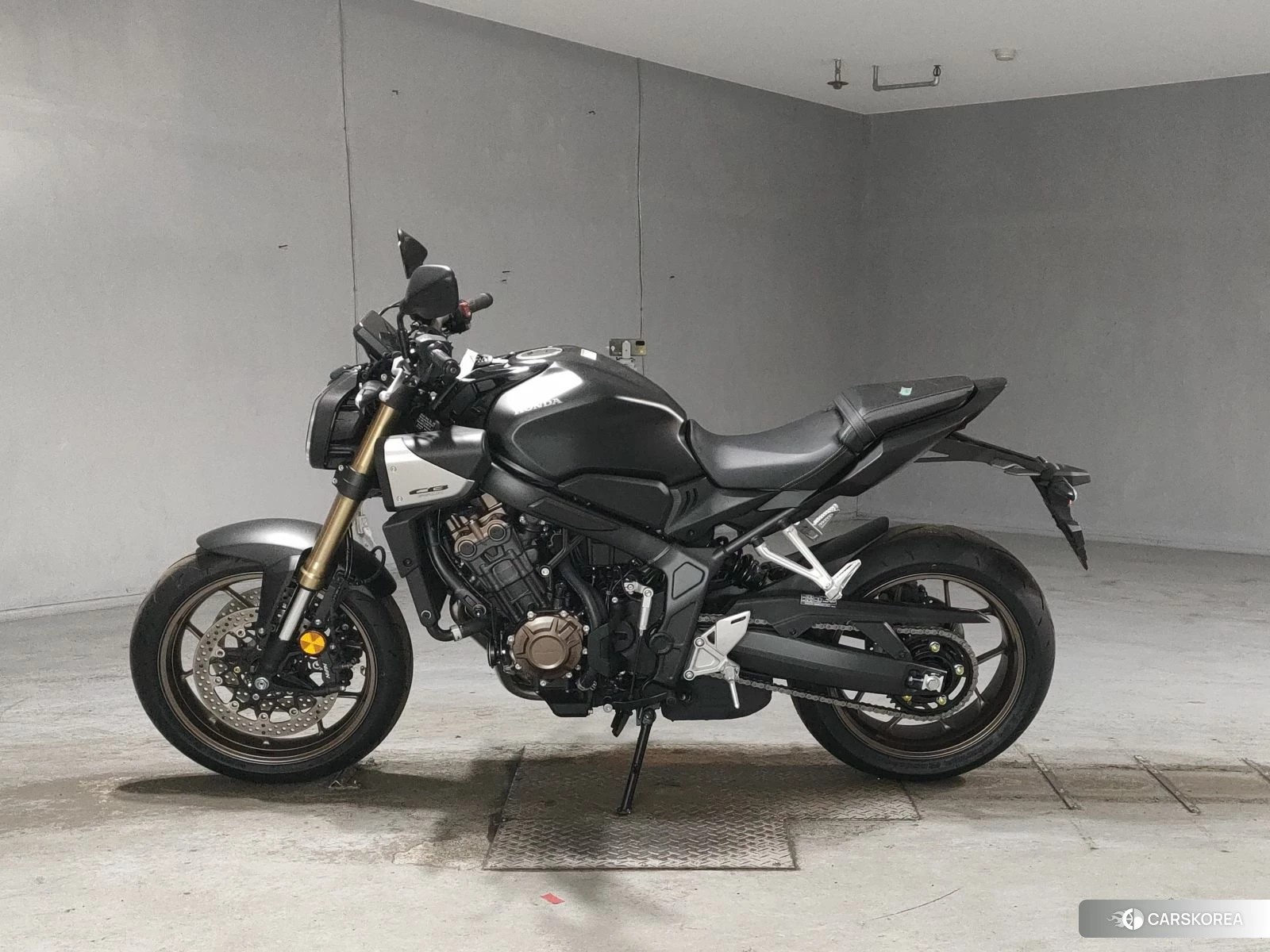 Проданный Honda CB650R E-CLUTCH id 3949845 из Японии, фото 3