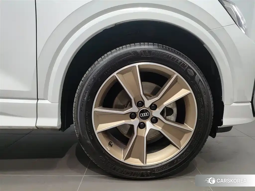 Audi Q2L id 4583603 из Китая 23