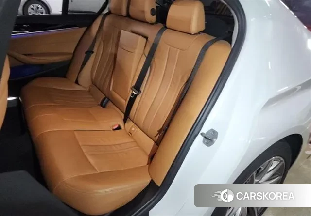 BMW 5 Series (G30) 2018 Белый из Кореи, фото 3