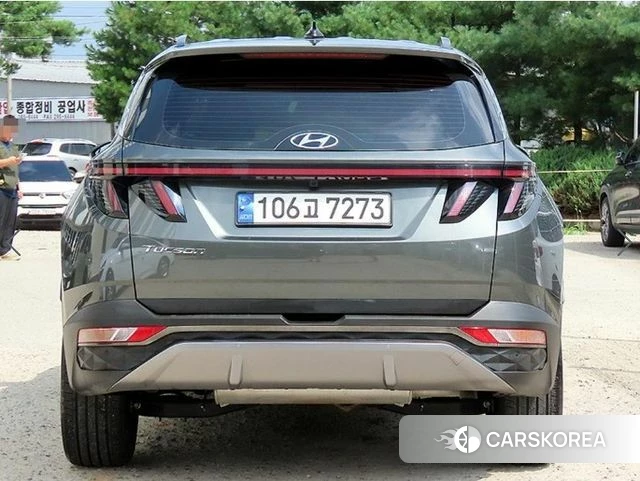 Hyundai Tucson (NX4) 2023 Серебристо-серый из Кореи, фото 3