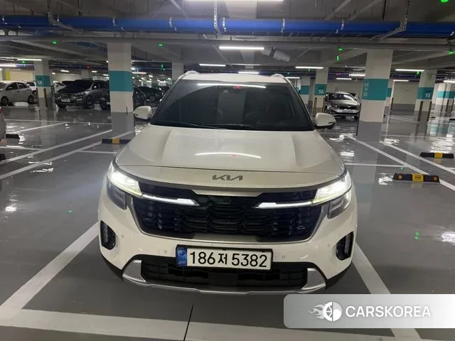 Kia Seltos 2022 Белый из Кореи, фото 4