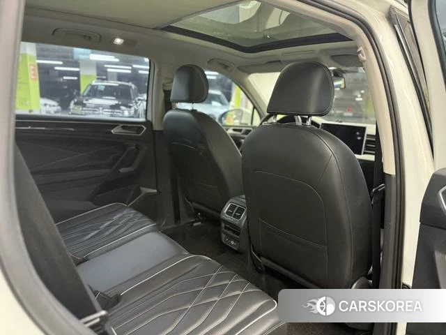 Volkswagen Tiguan L 2023 Белый из Китая, фото 5