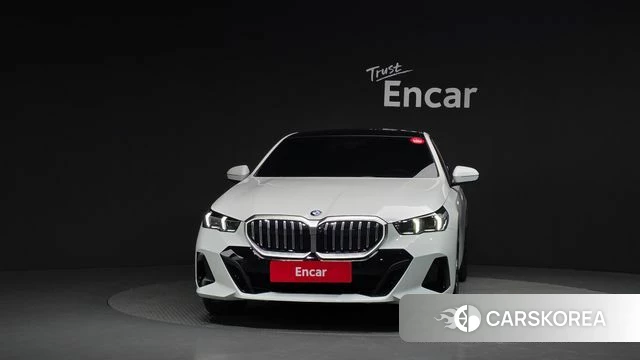 BMW 5 Series (G60) id 4487807 из Кореи 23