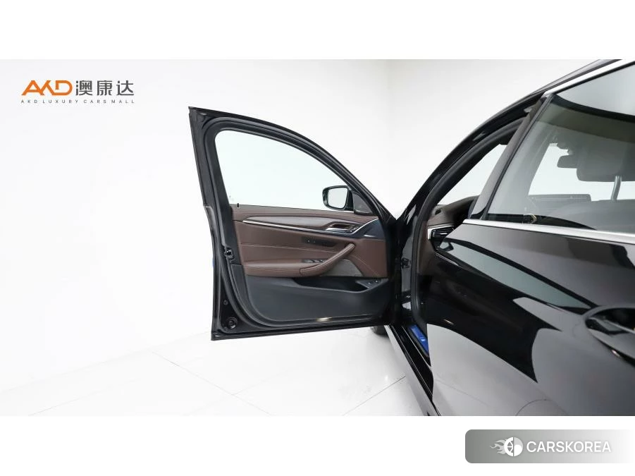 BMW 5 series PHEV 2020 Черный из Китая, фото 3